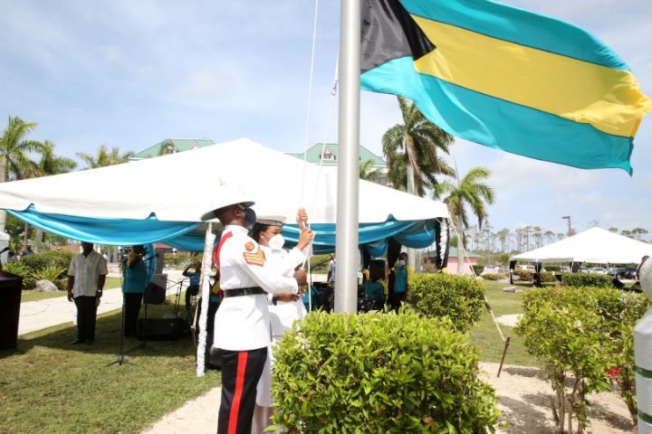 Raising_the_Bahamian_Flag_1.jpg