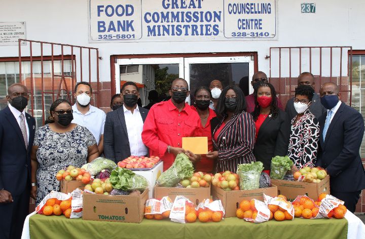 Senate_Members_Give_to_Great_Commission_Ministries_1_.jpg