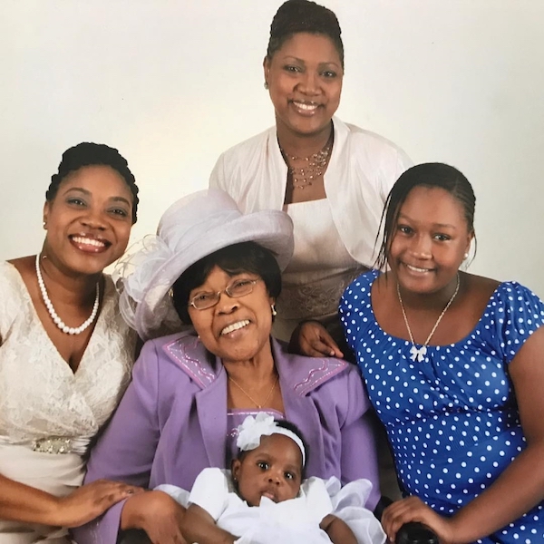 Syann_with_mother_Shanelle__grandmother_Gwendolyn__aunt_Shonalee_and_cousin_Morgan.jpg