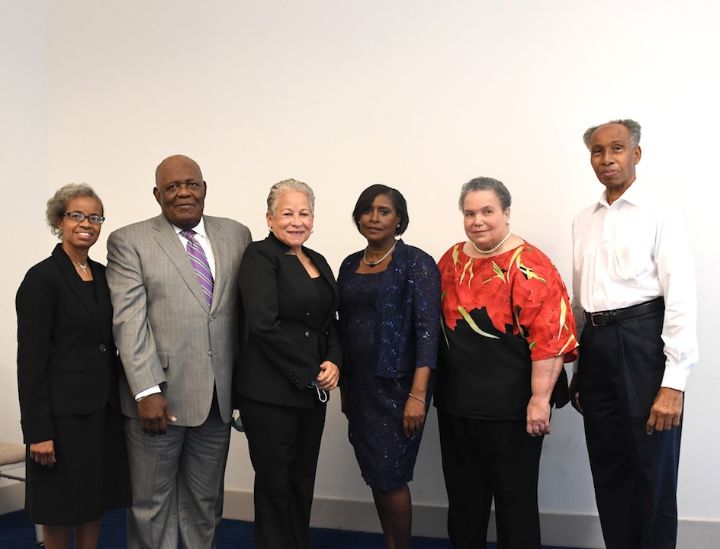 _7448_-_Actg._Prime_Minister_Glenys_Hanna_Martin_and_Former_Prime_Minister_Hubert_Ingraham_stand_with_top_Treasury_officials__past_and_present.jpg