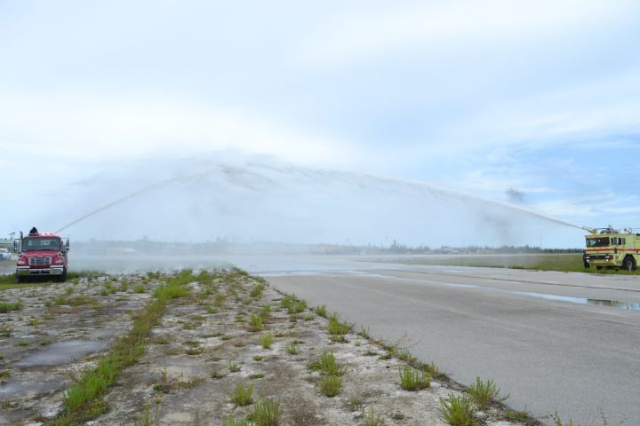 photo_water_salute_flying_ambas._induction.jpg