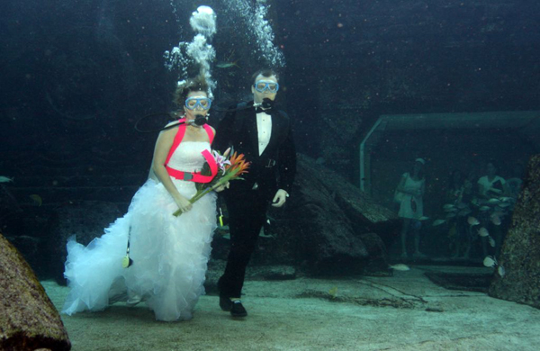 AtWedding_1_1_.jpg