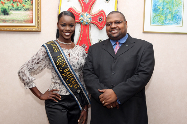Daronique Young was Miss Bahamas World 2012 , Miss Bahamas 2011 (RU,Swimsuit Winner)
