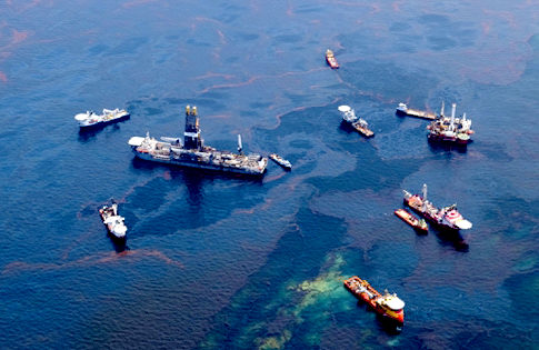 alg_oil-spill_bardge.jpg