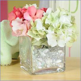 personalized_glass_vase_wedding_center_pieces.jpeg