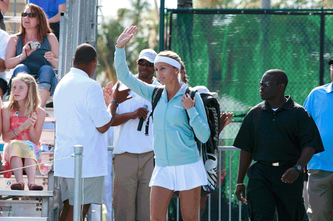 Maria-IMG_Game_ACTION-deuce.gif