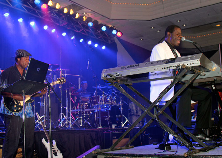 3-T-Connection-Concert-Theo-sings-by-Azaleta.jpg