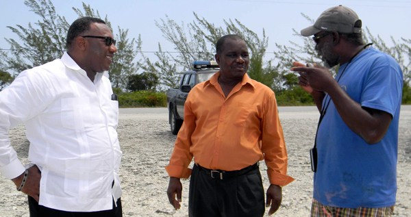 Minister-speaks-with-Crooked-Island-Voter.jpg
